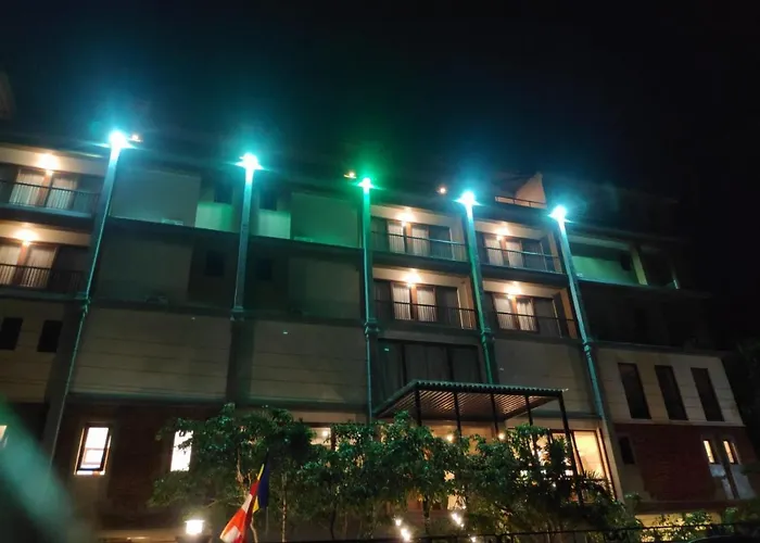 Hotel near College: Sooriya Wessagiri Resort